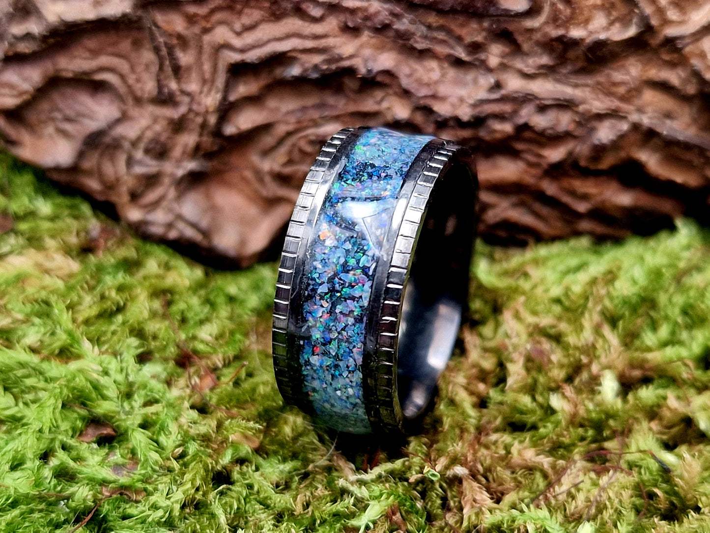Schwarzer Edelstahl Ring, Gr. 51 (16,3), Multicolor Lightning Ridge Opalsplitter Band, von Hand individualisiert
