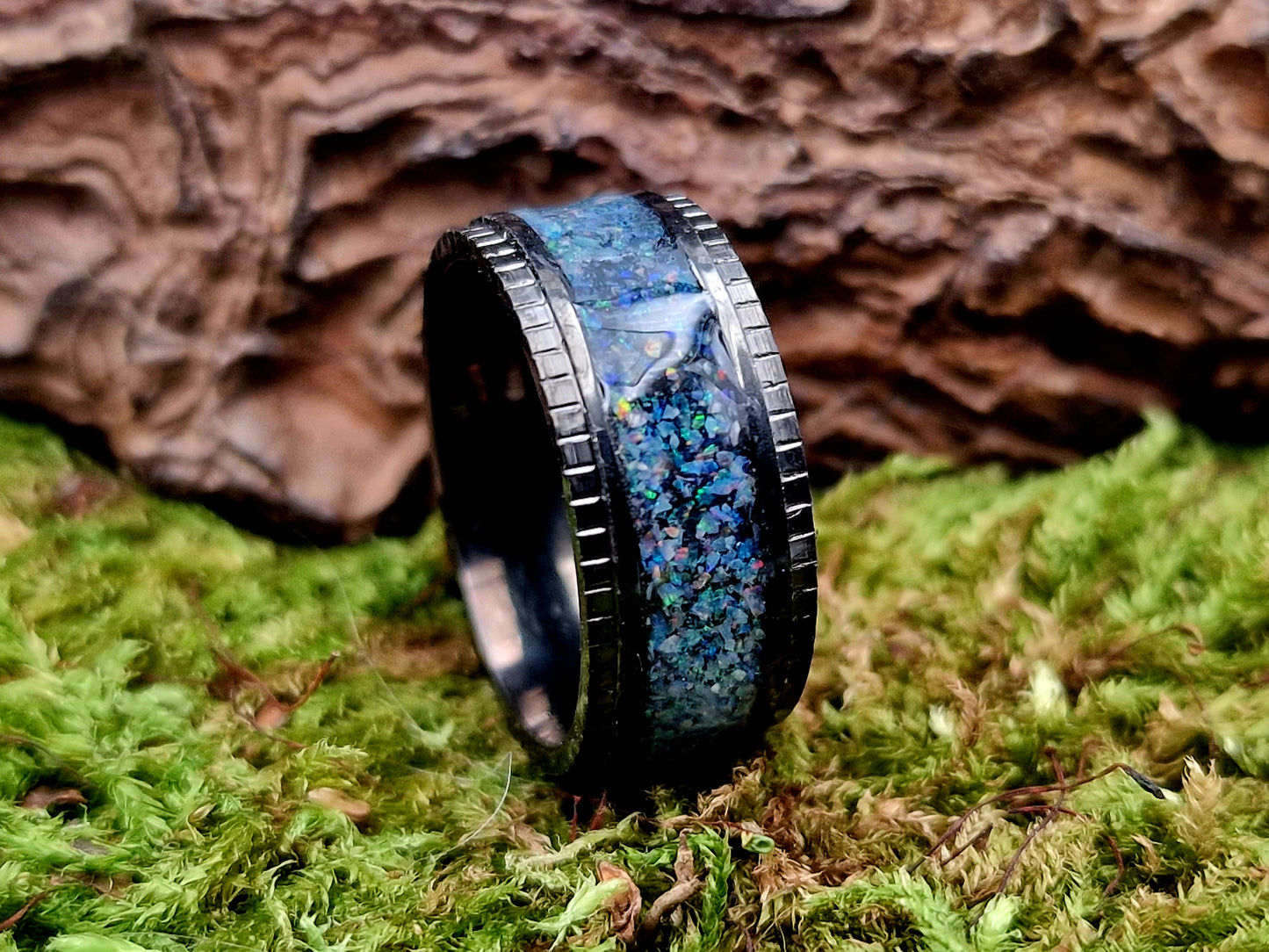 Schwarzer Edelstahl Ring, Gr. 51 (16,3), Multicolor Lightning Ridge Opalsplitter Band, von Hand individualisiert