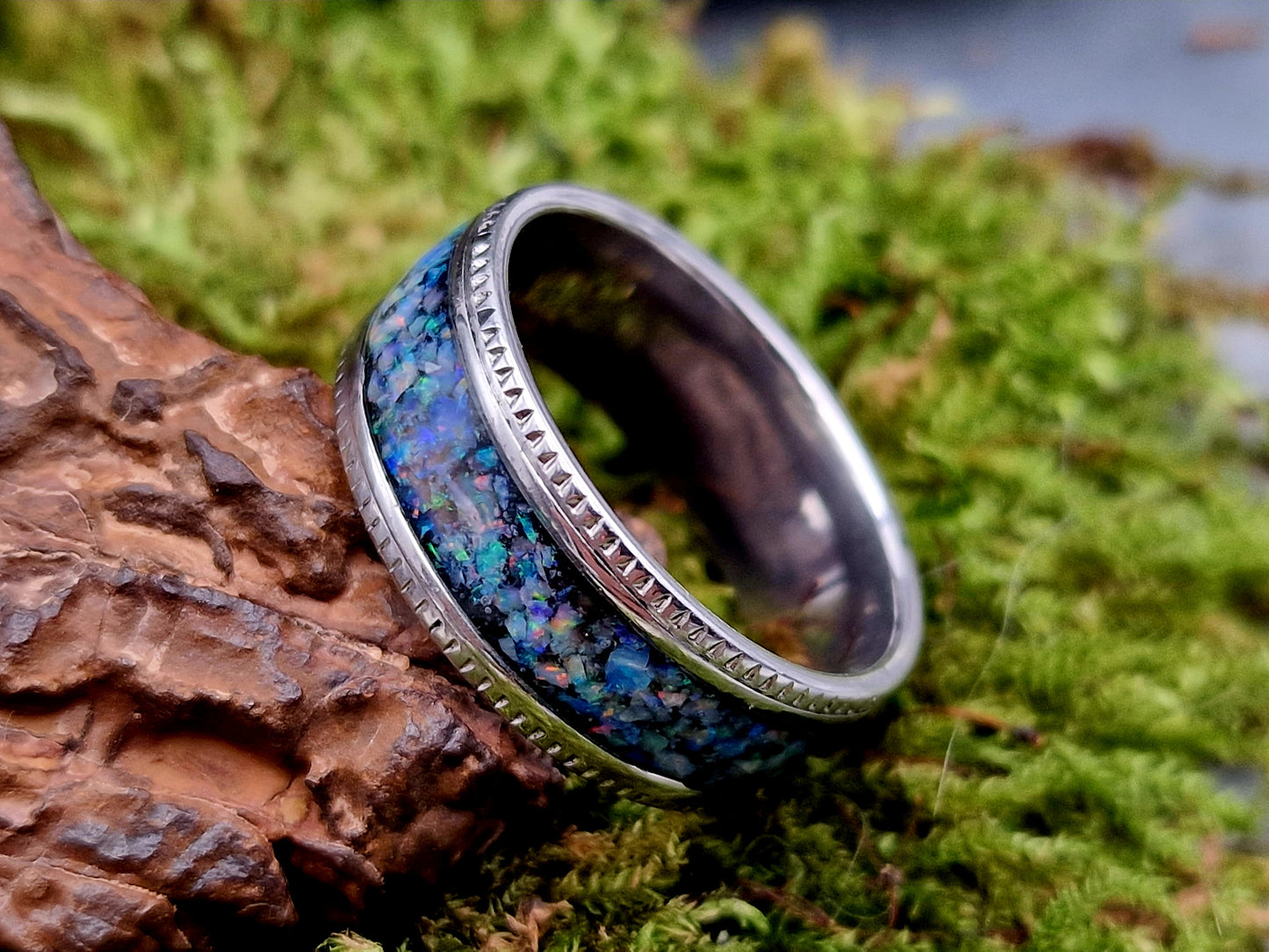 Silberner Edelstahl Ring, Gr. 60 (19,2), Multicolor Lightning Ridge Opalsplitter, von Hand individualisiert