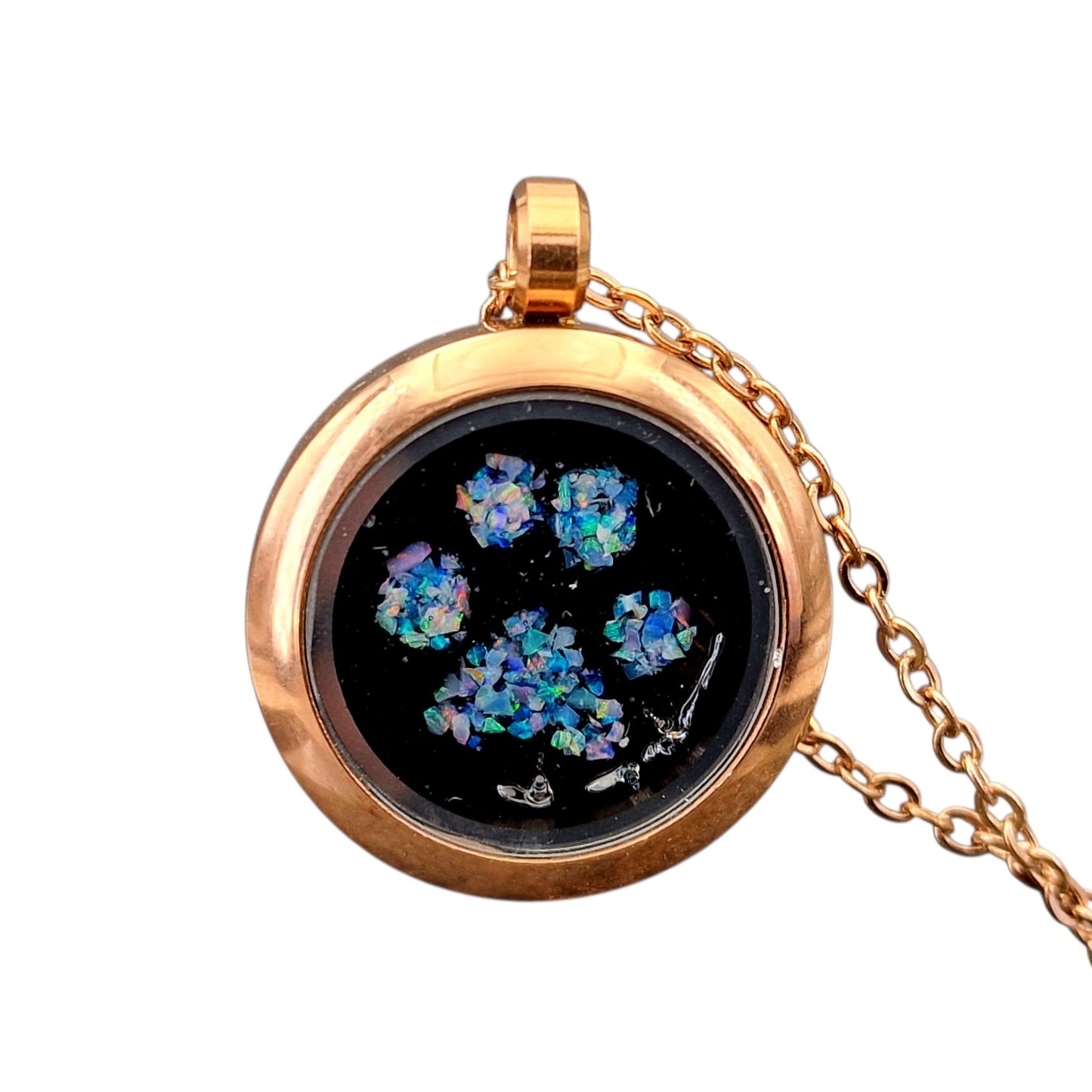Rosegoldfarbener Anhänger mit Multicolor Lightning Ridge Opalsplitter, Pfötchen Design, 25mm Durchmesser, 45cm rosegold farbene Kette, von Hand individualisiert, Nr. 0109