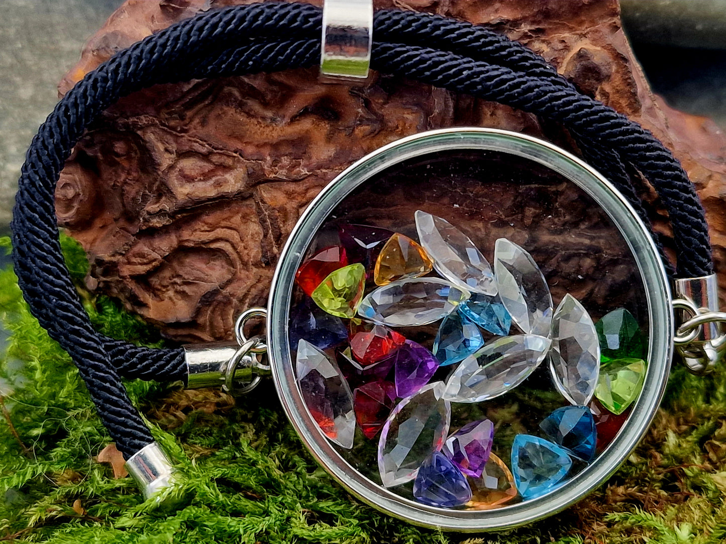 Edelstahl Armband silberfarben mit verschiedenen facettierten Edelsteinen, Durchmesser 3,5cm, von Hand individualisiert, Nr. 138