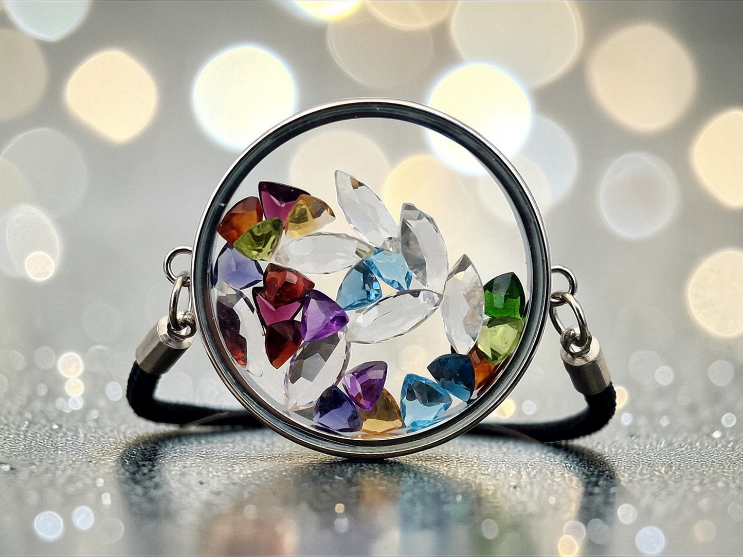 Edelstahl Armband silberfarben mit verschiedenen facettierten Edelsteinen, Durchmesser 3,5cm, von Hand individualisiert, Nr. 138