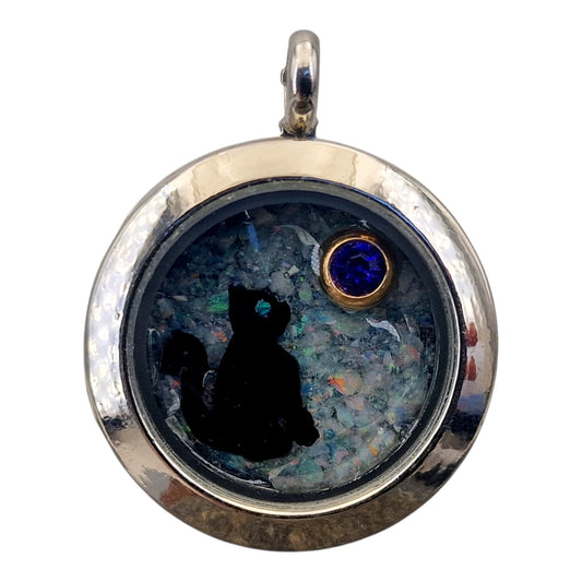 Edelstahl/Glas Anhänger silberfarben mit echten Lightning Ridge Opal Splittern und blauem Glasstein in vergoldeter Fassung, mit schwarzer Katze, 2,5cm Durchmesser, Nr. 150, von Hand individualisiert