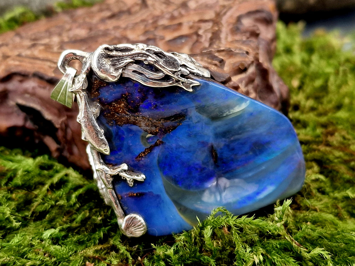 LeoLars-PABE Maritimer Boulder Opal Design Anhänger aus 925er Silber, Opal mit lila, blauem und grünen Opalfeuer, Picture Stone, Unikat, Handarbeit, Unisex,