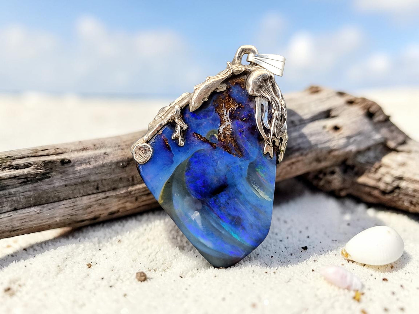 LeoLars-PABE Maritimer Boulder Opal Design Anhänger aus 925er Silber, Opal mit lila, blauem und grünen Opalfeuer, Picture Stone, Unikat, Handarbeit, Unisex,