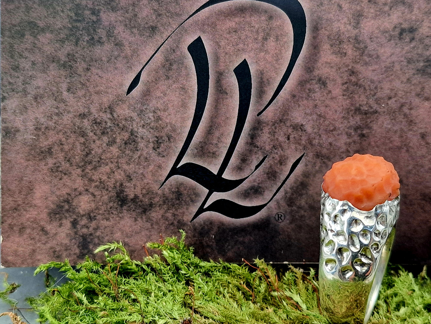 LeoLars-PABE Karneol Design Ring aus 925er Silber, Gr.56 (18), unbearbeiteter natürlicher Stein mit übergehendem Muster in die Ringschiene, Unikat, Handarbeit, massiv