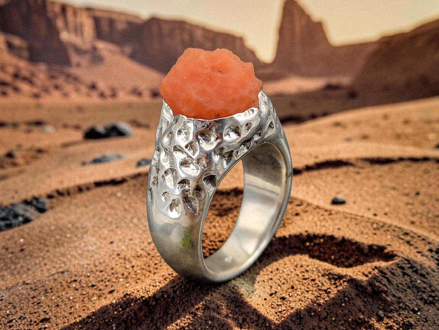 LeoLars-PABE Karneol Design Ring aus 925er Silber, Gr.56 (18), unbearbeiteter natürlicher Stein mit übergehendem Muster in die Ringschiene, Unikat, Handarbeit, massiv