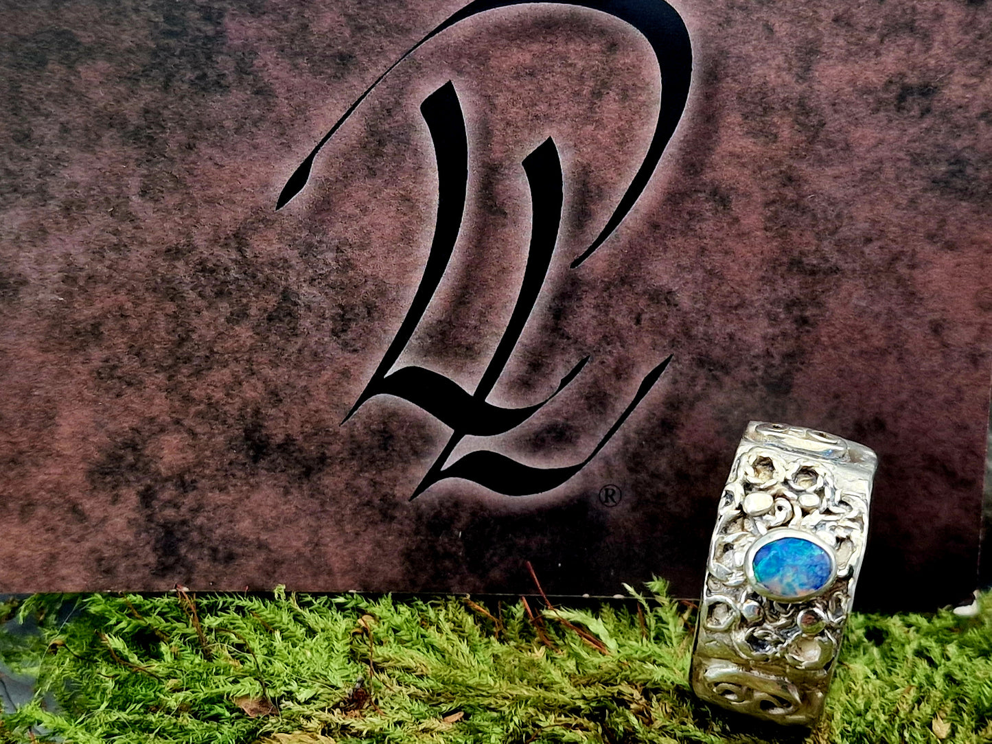 LeoLars-PABE Lightning Ridge Opal Design Ring, Gr.58-59 (18,5), aus 925er Silber, Ring verspielt, verschnörkelt, Opal mit grünem und blauem Opalfeuer, Unikat, Handarbeit