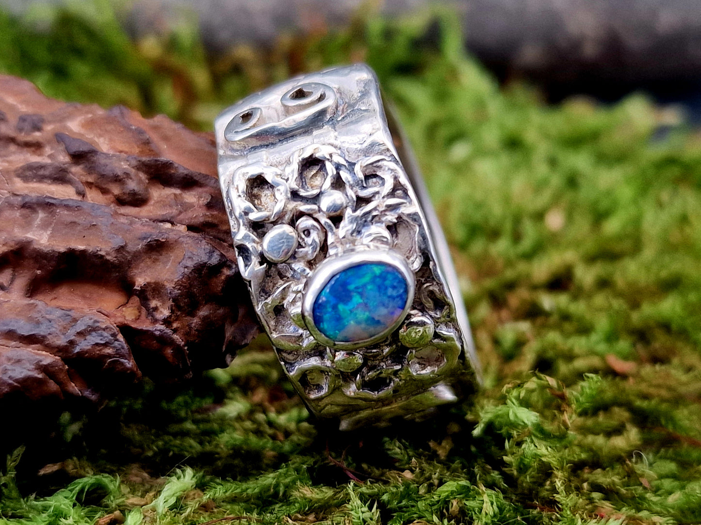 LeoLars-PABE Lightning Ridge Opal Design Ring, Gr.58-59 (18,5), aus 925er Silber, Ring verspielt, verschnörkelt, Opal mit grünem und blauem Opalfeuer, Unikat, Handarbeit