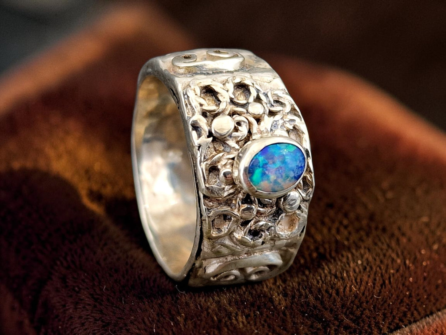 LeoLars-PABE Lightning Ridge Opal Design Ring, Gr.58-59 (18,5), aus 925er Silber, Ring verspielt, verschnörkelt, Opal mit grünem und blauem Opalfeuer, Unikat, Handarbeit