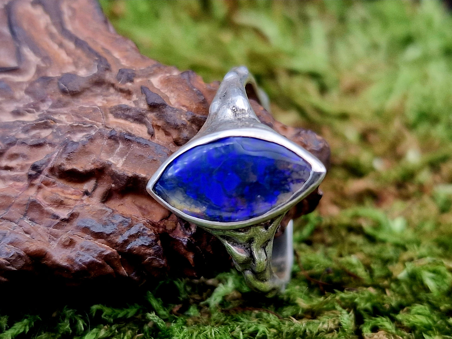LeoLars-PABE Lightning Ridge Black Chrystal Opal Design Ring, Gr.56 (18), aus 925er Silber, Lila Opalfeuer, Ringschiene Tropfendesign, Unikat, Handarbeit