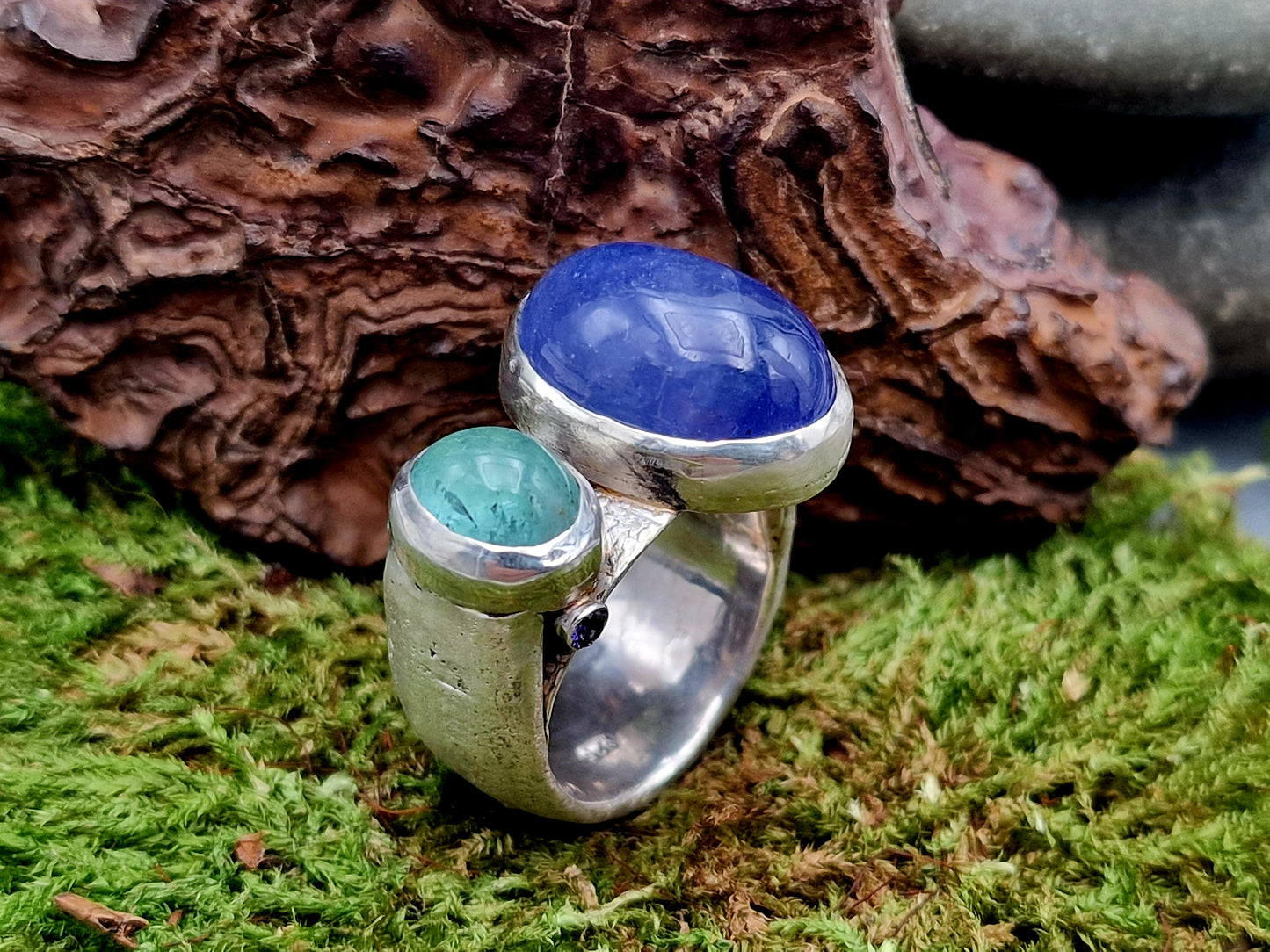 LeoLars-PABE Tansanit und heller Smaragd Ring mit 2 Saphiren als Akzentstein aus 925er Silber, groß, massiv, schwer, harmonisch, Gr.57(18,3), Unikat, Handarbeit