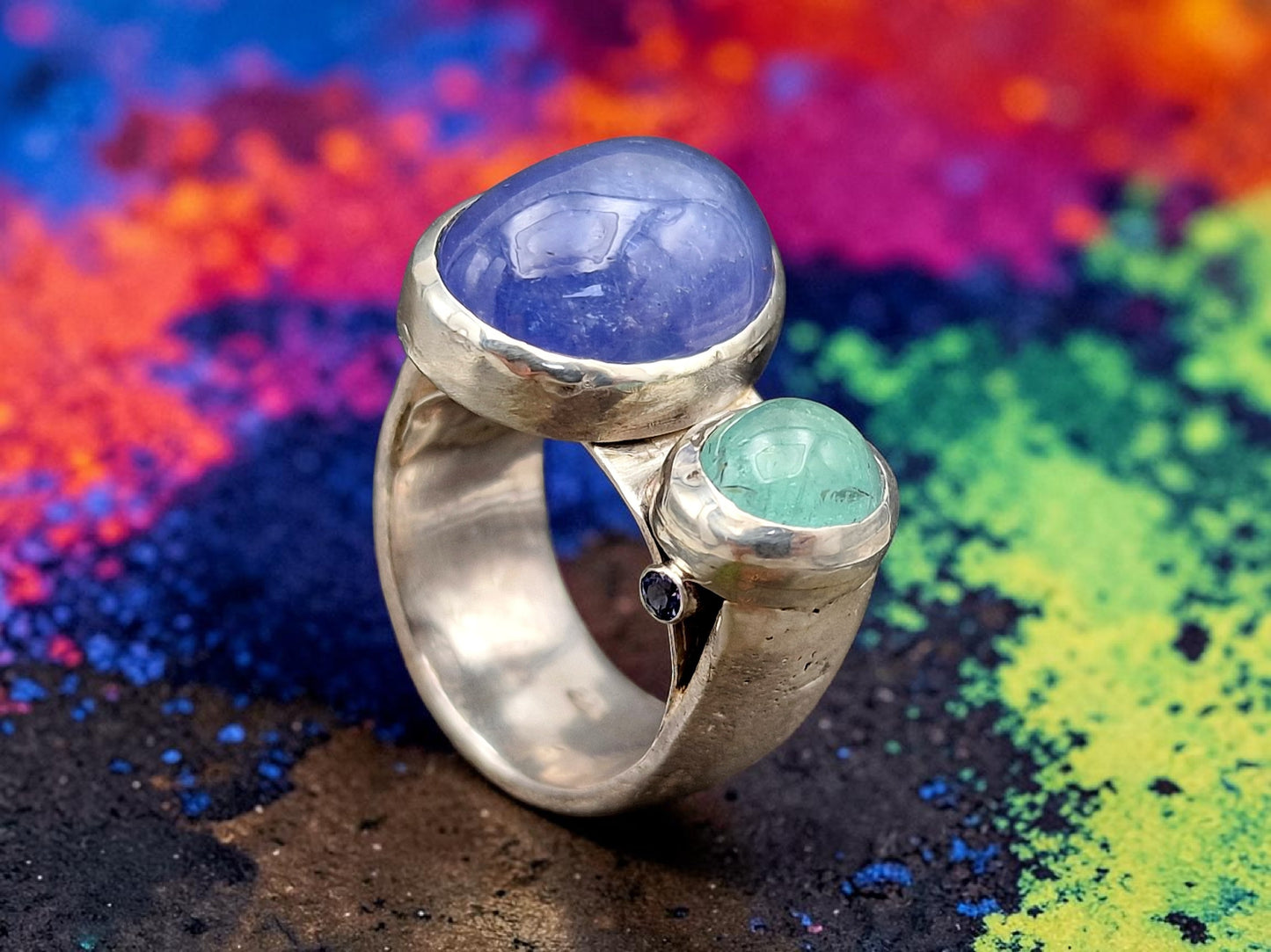 LeoLars-PABE Tansanit und heller Smaragd Ring mit 2 Saphiren als Akzentstein aus 925er Silber, groß, massiv, schwer, harmonisch, Gr.57(18,3), Unikat, Handarbeit