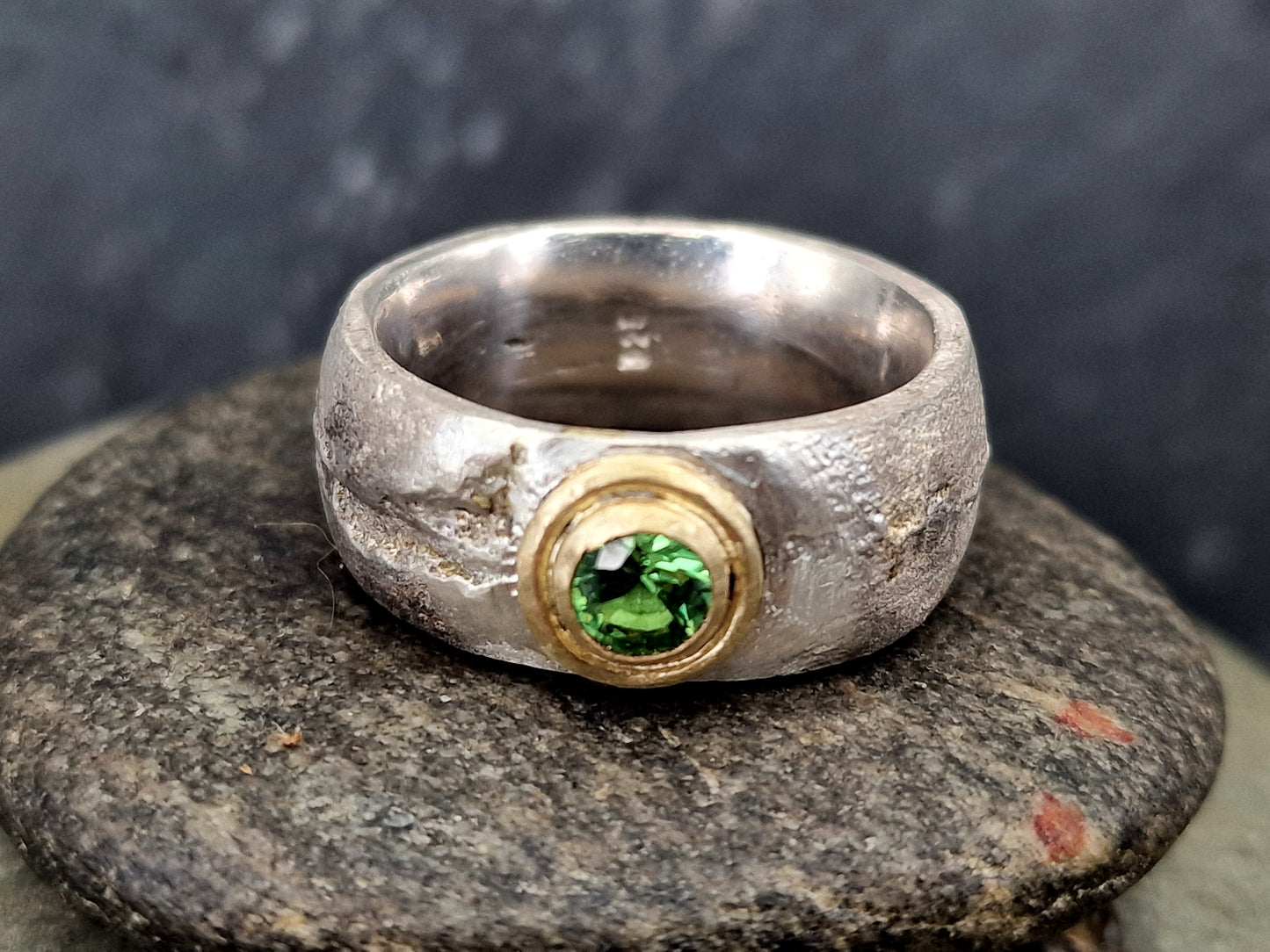 LeoLars-PABE wundervoller Sandguss Design Ring, Gr.61 (19,5), aus 925er Silber, knalliger Tsavorit in 585er Gelbgoldfassung, Unikat, Handarbeit, Unisex, Nr. 161