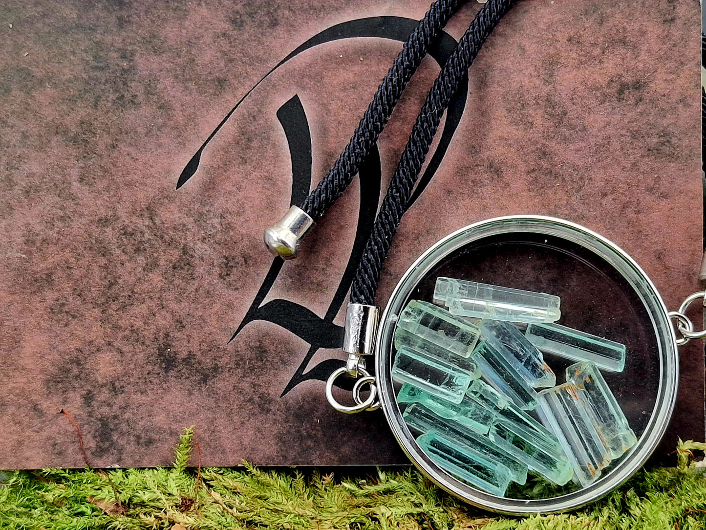 Edelstahl Armband silberfarbend mit schwarzem Stoffband, Nr. 167, gefüllt mit Aquamarin Kristallen, Unikat, von Hand individualisiert