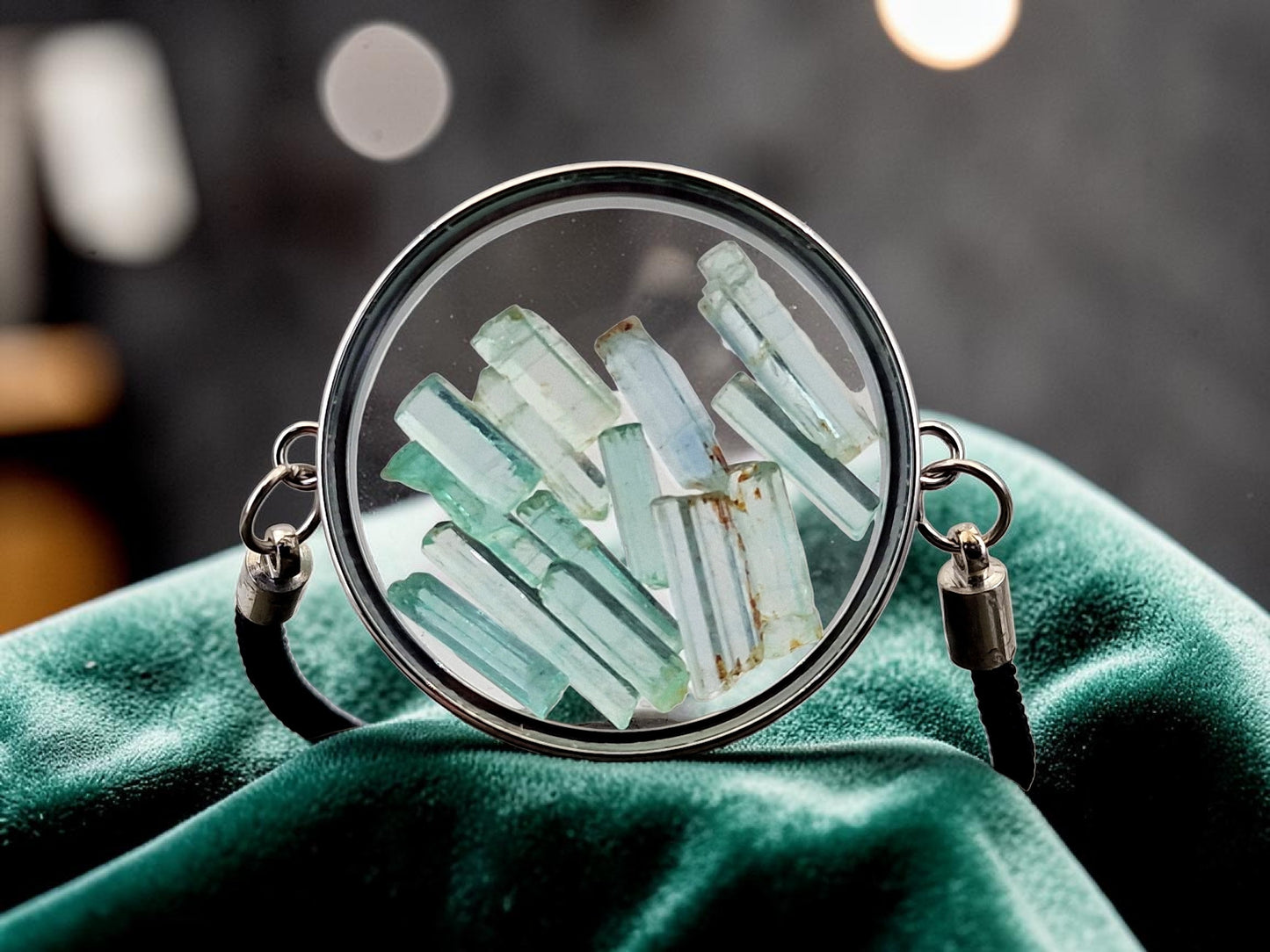Edelstahl Armband silberfarbend mit schwarzem Stoffband, Nr. 167, gefüllt mit Aquamarin Kristallen, Unikat, von Hand individualisiert