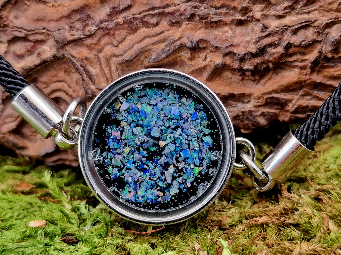 Silberfarbenes Edelstahl/Glas Armband 2cm Durchmesser, bunte Lightning Ridge Opalsplitter, Nr.169, Umfang bis 20cm, Unikat, von Hand individualisiert