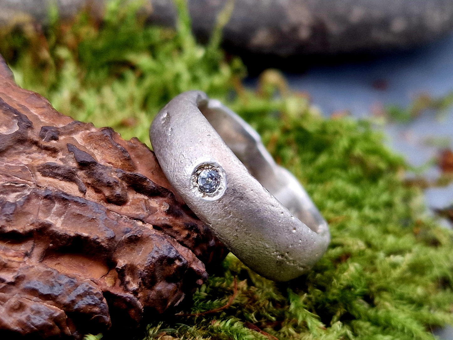 LeoLars-PABE Weißer Topas Sandguss Ring, Gr. 54 (17,2), aus 925er Silber mit Sandguss typischer Oberfläche, Topas rund facettiert, Unikat, Handarbeit