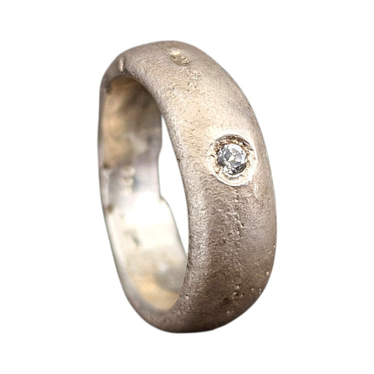 LeoLars-PABE Weißer Topas Sandguss Ring, Gr. 54 (17,2), aus 925er Silber mit Sandguss typischer Oberfläche, Topas rund facettiert, Unikat, Handarbeit
