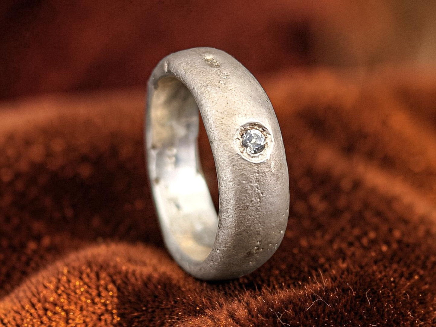 LeoLars-PABE Weißer Topas Sandguss Ring, Gr. 54 (17,2), aus 925er Silber mit Sandguss typischer Oberfläche, Topas rund facettiert, Unikat, Handarbeit