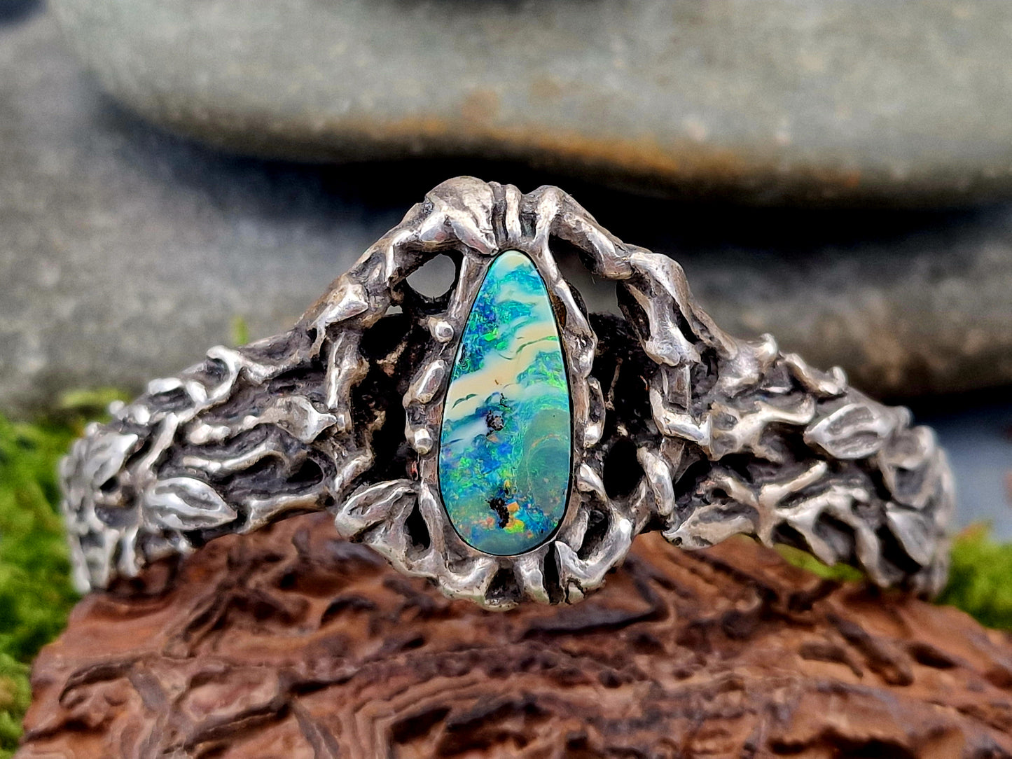 Armspange mit Boulder Opal aus 925er Silber, Organisches Design, Unikat, Handarbeit