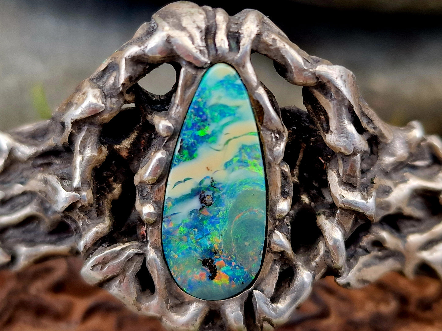 Armspange mit Boulder Opal aus 925er Silber, Organisches Design, Unikat, Handarbeit
