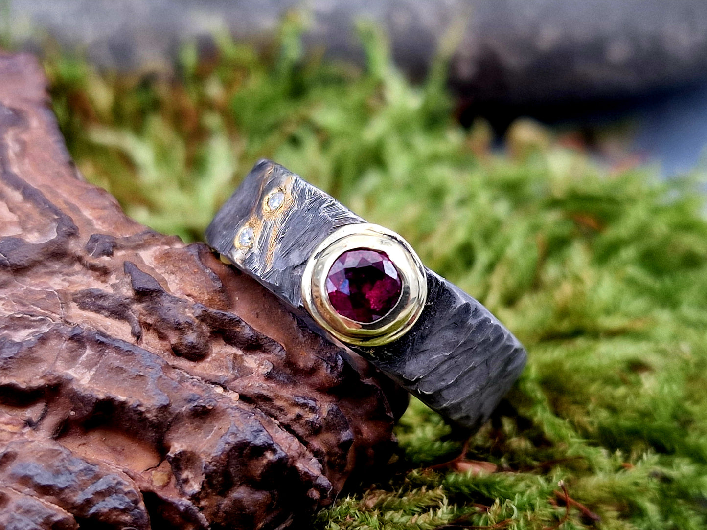 LeoLars-PABE Rubin Design Ring, Gr.55-56, aus 925er Silber mit Goldfassung und zwei Diamanten, teilgeschwärzt, Unikat, Handarbeit