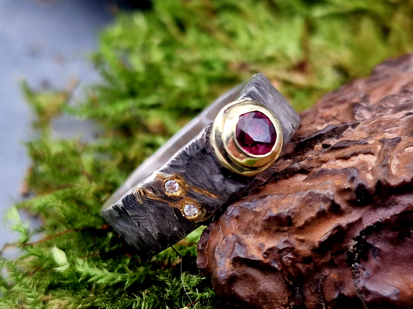 LeoLars-PABE Rubin Design Ring, Gr.55-56, aus 925er Silber mit Goldfassung und zwei Diamanten, teilgeschwärzt, Unikat, Handarbeit