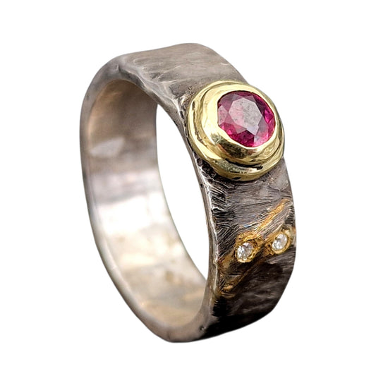 LeoLars-PABE Rubin Design Ring, Gr.55-56, aus 925er Silber mit Goldfassung und zwei Diamanten, teilgeschwärzt, Unikat, Handarbeit