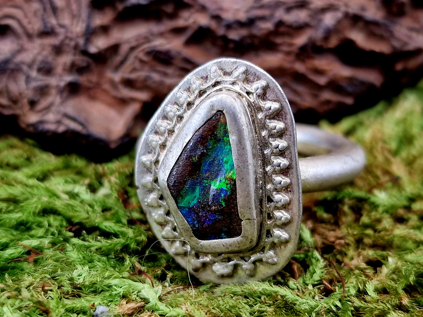 LeoLars-PABE Boulder Opal Design Ring aus 925er Silber, Gr. 56, Rahmen um die Fassung, Unikat, Handarbeit