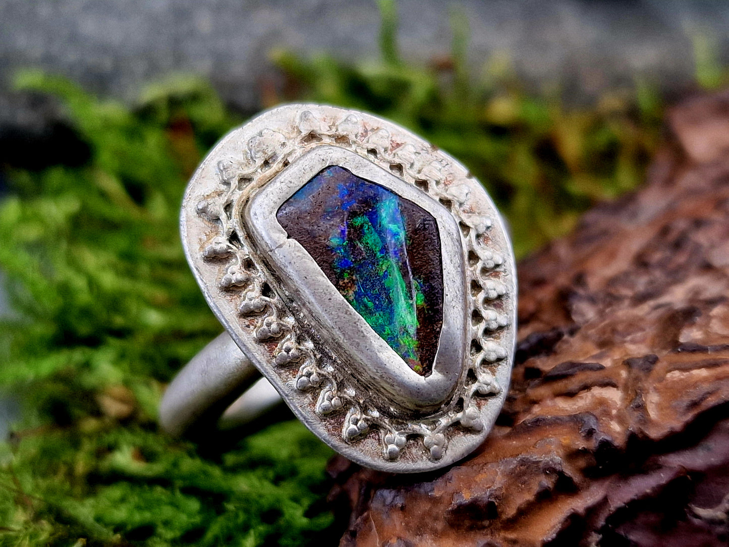 LeoLars-PABE Boulder Opal Design Ring aus 925er Silber, Gr. 56, Rahmen um die Fassung, Unikat, Handarbeit