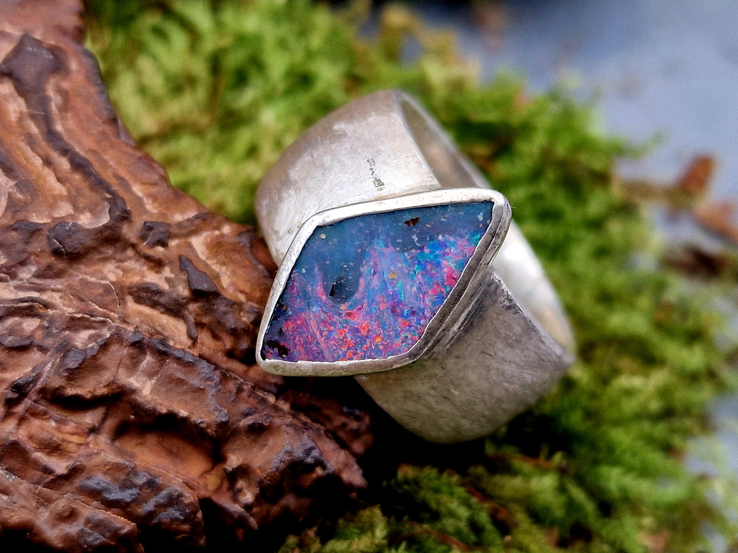 LeoLars-PABE Boulder Opal Design Ring aus 925er Silber, mit brillianter Multicolor Chrystal Opalschicht und Opalfeuer, Seidenmatt, Unikat, Handarbeit, Gr. 54 (17,2)