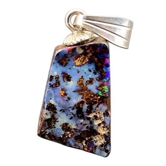 LeoLars-PABE Boulder Opal Anhänger mit tollem Muster und 925er Silber Stiftöse, partiell intensives Opalfeuer in blau, grün und rot, Anhängermaße: 19mm x 9,9mm x 6,4mm, Unikat, Handgeschliffen