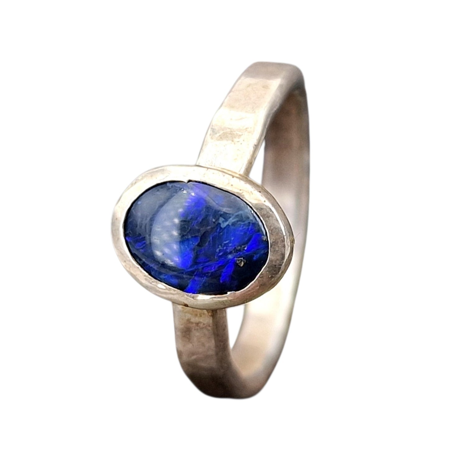 LeoLars-PABE Schwarzer Opal Ring aus 925er Silber, Gr.49, lila-blaues Opalfeuer, gehämmert, Opal 7.5x5.5mm, Unikat, Handarbeit
