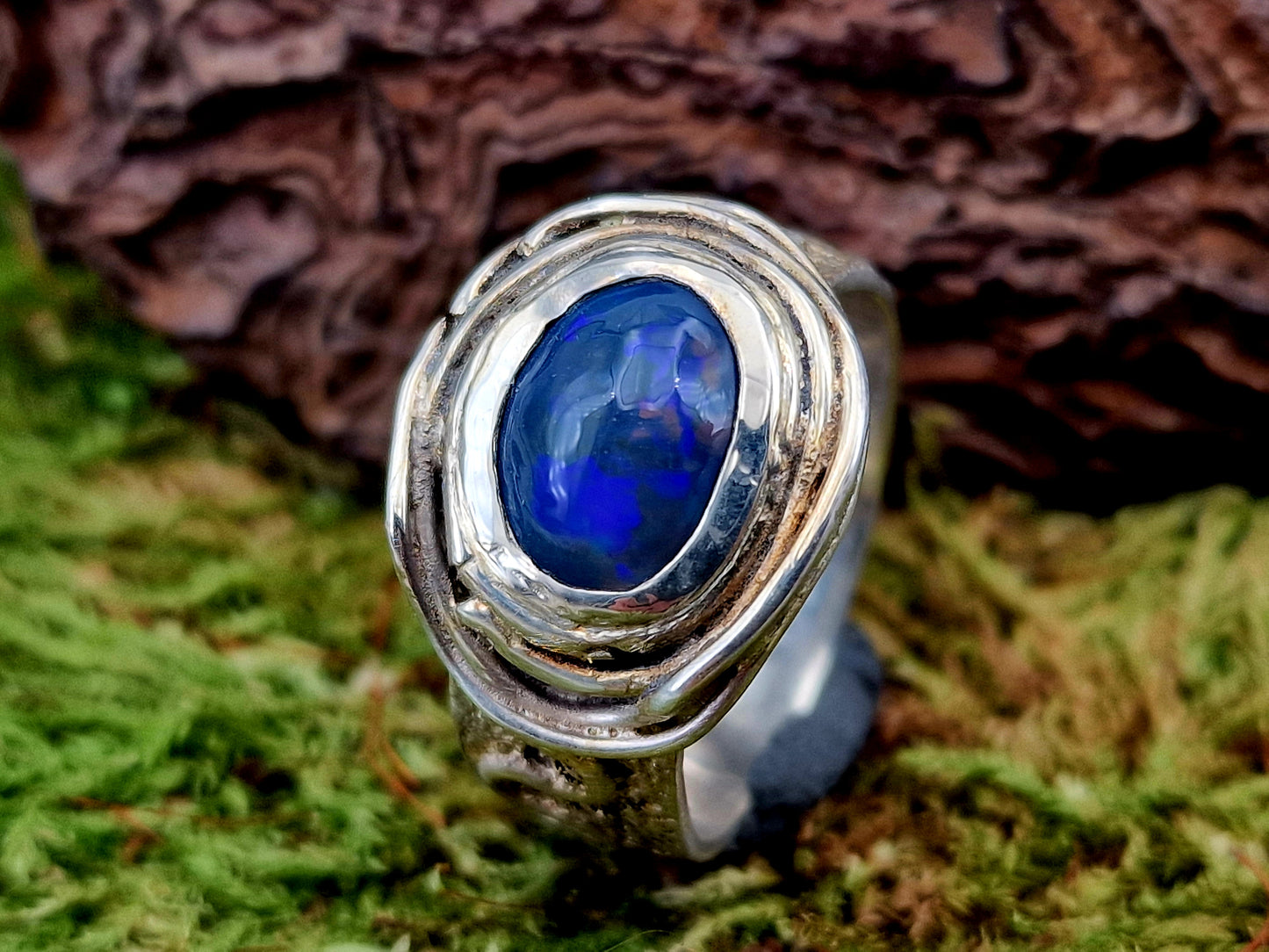 Lightning Ridge Semi Chrystal Opal Design Ring, Gr.64 (20,5) aus 925er Silber, teileloxiert, Opalfeuer in blau lila mit etwas grün, Unisex, Unikat, Handarbeit