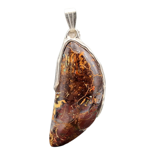 Boulder Opal Anhänger in fließendem Halbrahmen aus 925er Silber, Picture Stone mit herrlichem Muster und partiellem Opalfeuer, Unisex, Unikat, Handarbeit