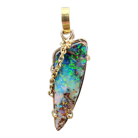 Traumhafter Boulder Opal Design Anhänger aus 585er Gelbgold, Opal mit herrlichem brillianten Multicolor Opalfeuer, Krappenfassung, Goldkette als Designelement, Unisex, Unikat, Handarbeit