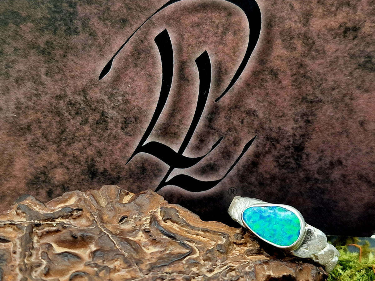Wundervoller Lightning Ridge Opal Design Ring, Gr. 61 (19,5), aus 925er Silber, handgeschmiedet und gefused, Opalfeuer in brillianten intensiven Farben, Unisex, Unikat, Handarbeit