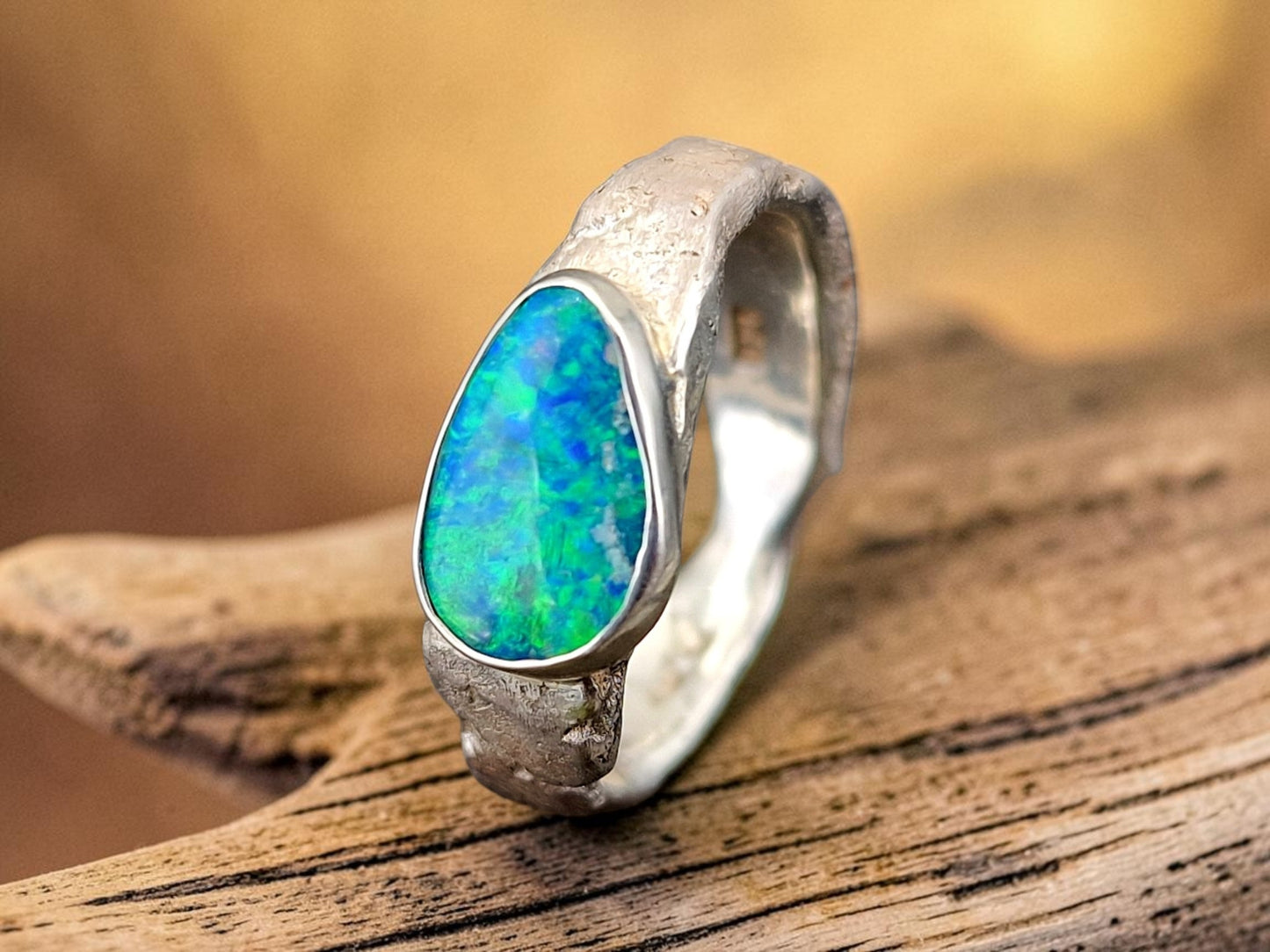 Wundervoller Lightning Ridge Opal Design Ring, Gr. 61 (19,5), aus 925er Silber, handgeschmiedet und gefused, Opalfeuer in brillianten intensiven Farben, Unisex, Unikat, Handarbeit