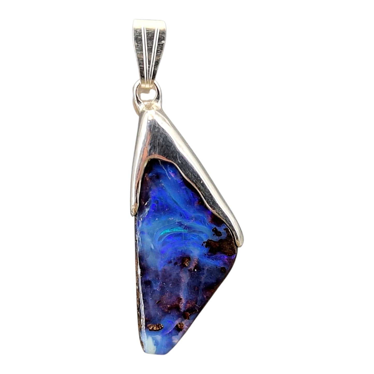 Schlichter Boulder Opal Anhänger aus 925er Silber, Grundfarbe der gemeinen Opalschicht blau - lila mit partiellem Opalfeuer in grün - blau, Unisex, Unikat, Handarbeit
