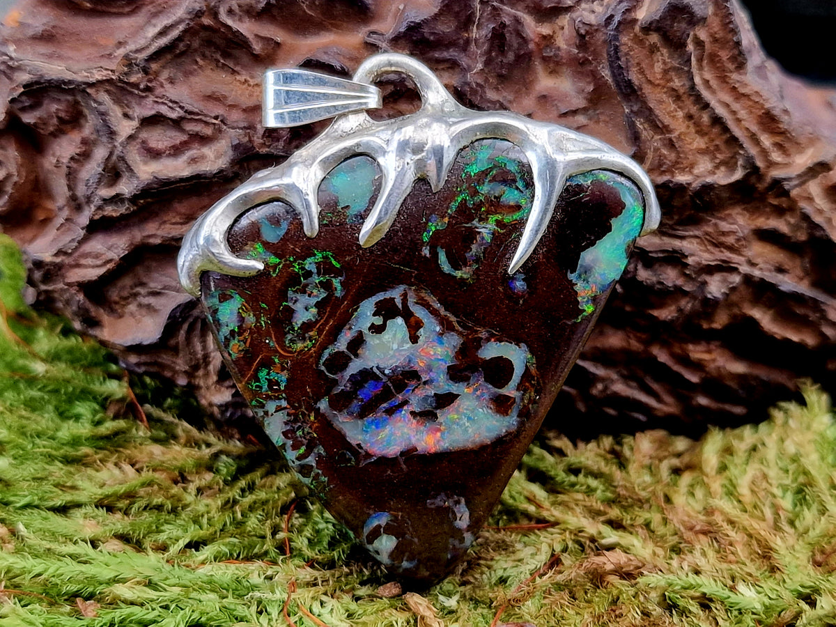 LeoLars-PABE Tribal Design Boulder Opal Anhänger aus 925er Silber, Opal beidseitig, schönes Muster, mehrfarbiges Opalfeuer, Unikat, Handarbeit, Anhängermaße: 34,5mm x 31,7mm x 7mm