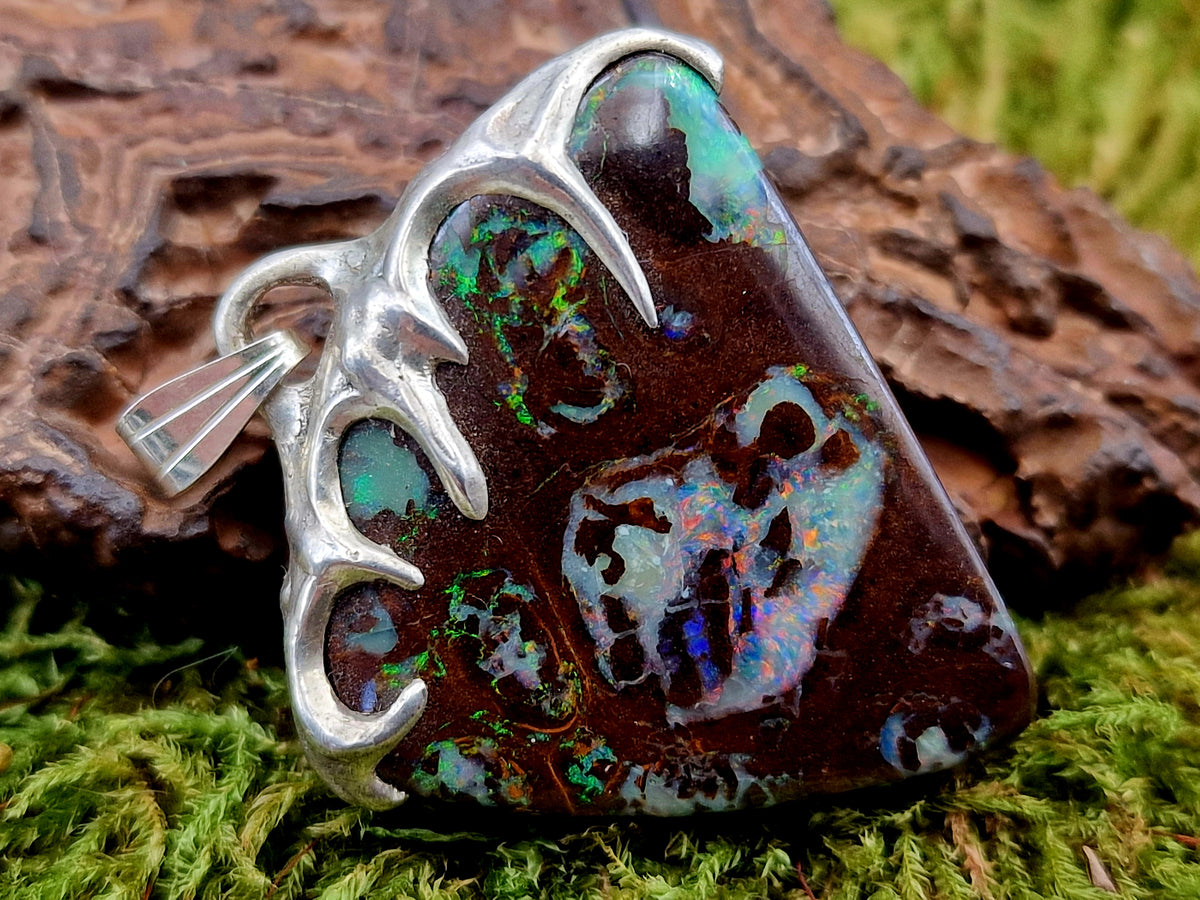 LeoLars-PABE Tribal Design Boulder Opal Anhänger aus 925er Silber, Opal beidseitig, schönes Muster, mehrfarbiges Opalfeuer, Unikat, Handarbeit, Anhängermaße: 34,5mm x 31,7mm x 7mm