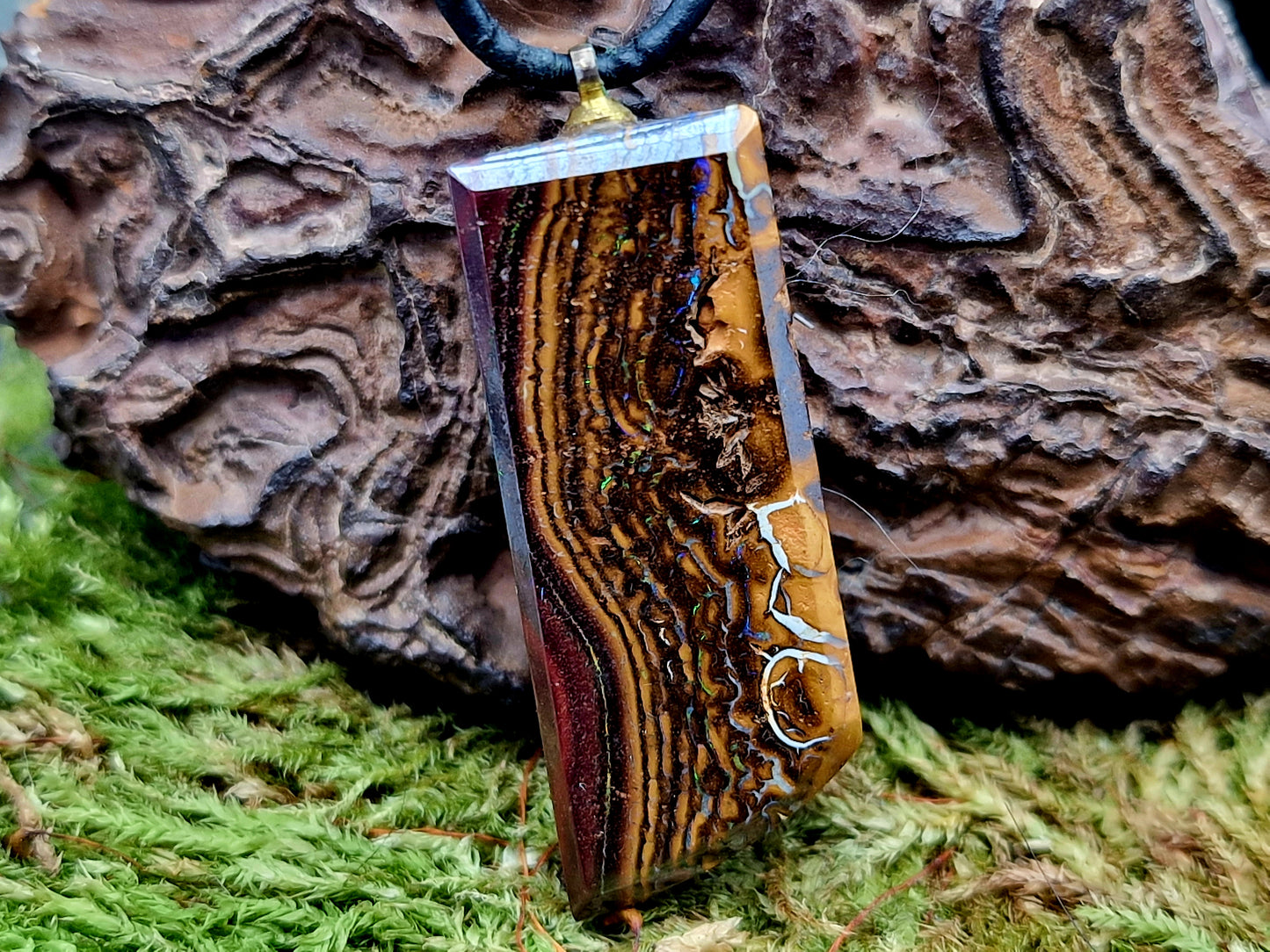 LeoLars-PABE Boulder Opal Anhänger mit vergoldeter 925er Silber Stiftöse, beidseitig, schönes Muster, Opal 30.7 x 12.8 x 5.7mm. Unikat, Handarbeit
