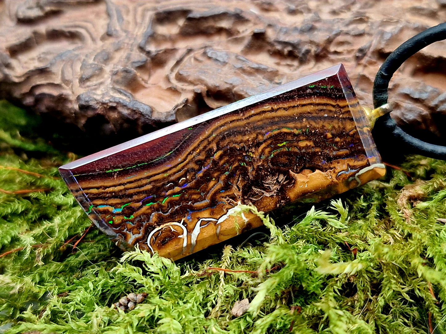 LeoLars-PABE Boulder Opal Anhänger mit vergoldeter 925er Silber Stiftöse, beidseitig, schönes Muster, Opal 30.7 x 12.8 x 5.7mm. Unikat, Handarbeit