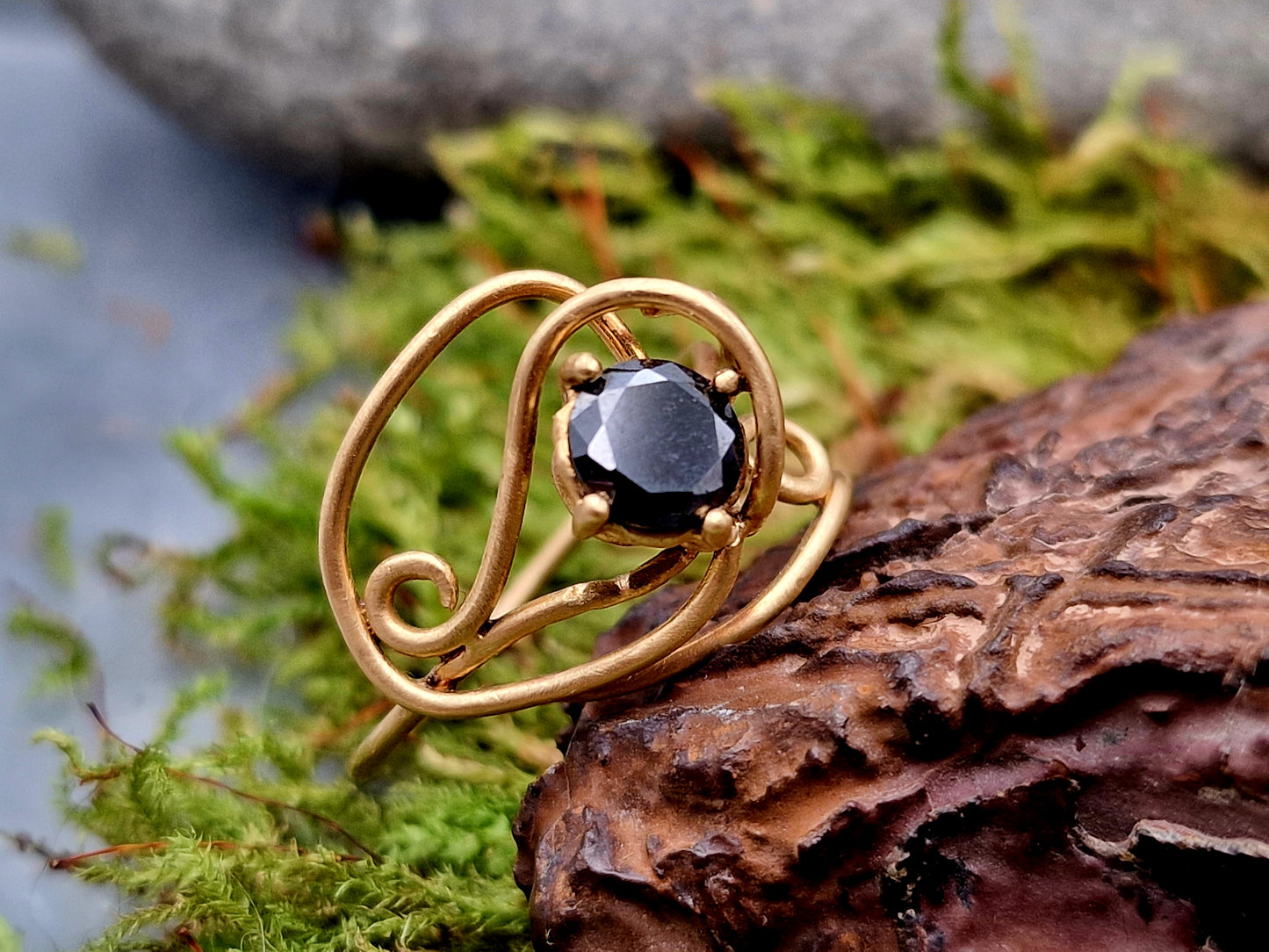 LeoLars-PABE Schwarzer Diamant 1.39ct. Ring Gr.57 aus 750er Gold, verspielt, zart, Golddraht, Unikat, Handarbeit