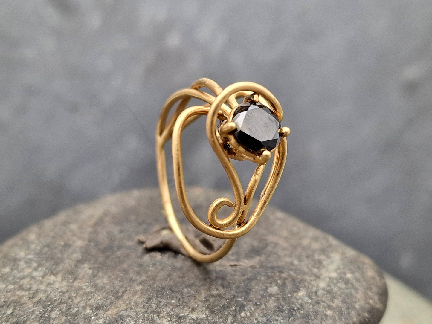 LeoLars-PABE Schwarzer Diamant 1.39ct. Ring Gr.57 aus 750er Gold, verspielt, zart, Golddraht, Unikat, Handarbeit