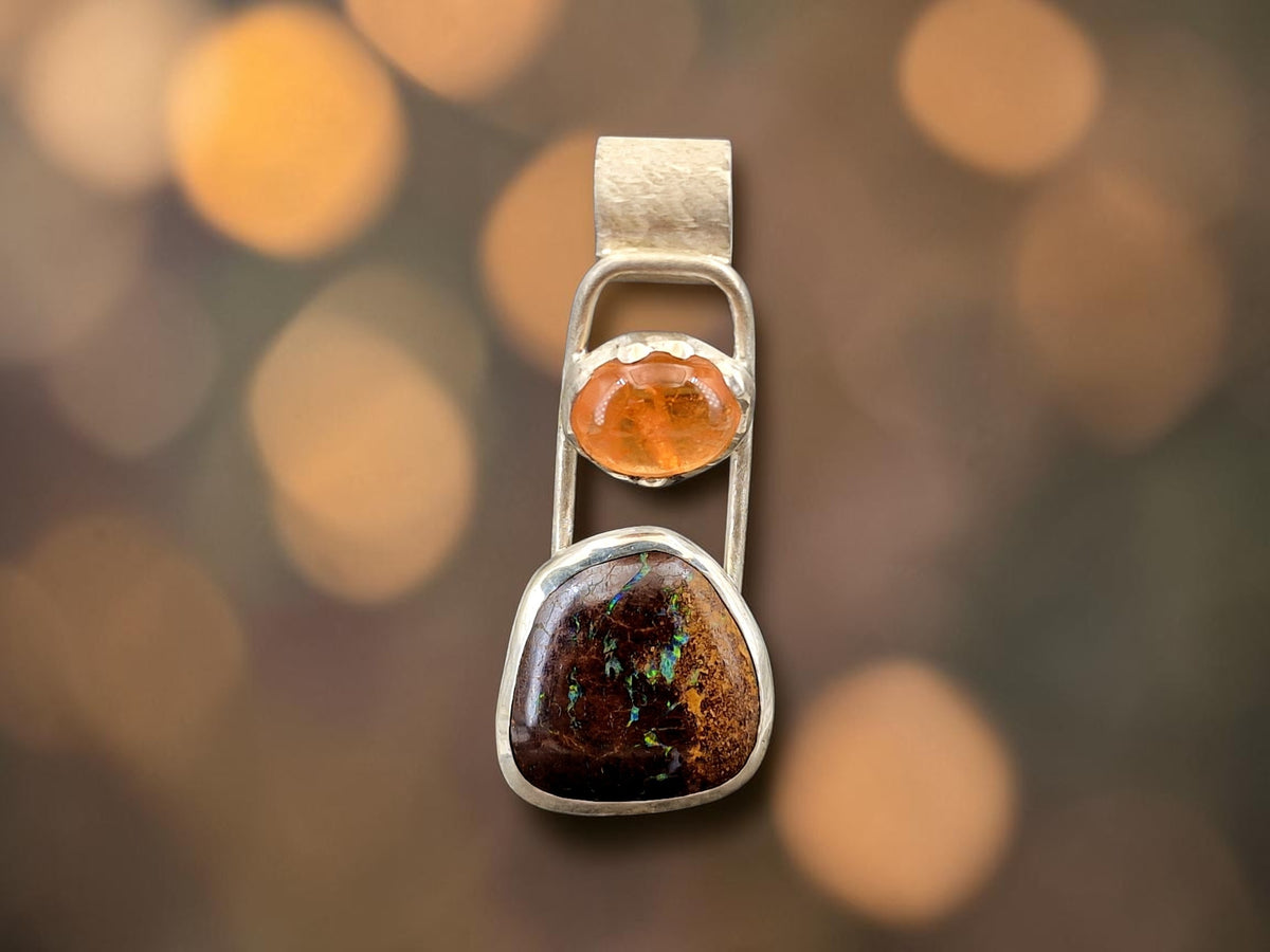 LeoLars-PABE Boulder Opal, Mandarin Granat Anhänger aus 925er Silber, Röhrchen mit Muster, Unikat, Handarbeit