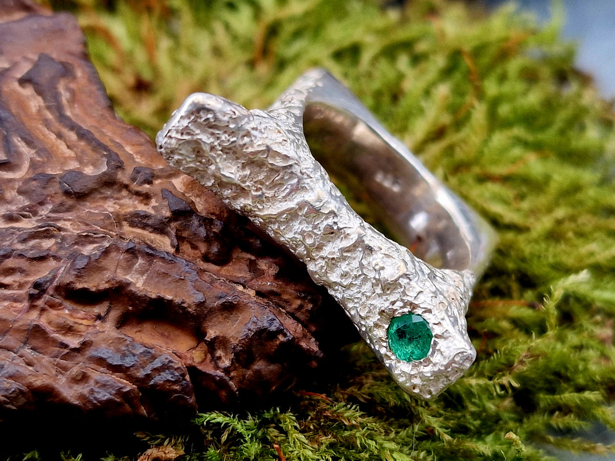 LeoLars-PABE Smaragd Design Ring, Gr.54, aus 925er Silber mit außergewöhnlicher Structure Design Oberfläche, Kolumbianischer Smaragd d-4mm, Unikat Handarbeit