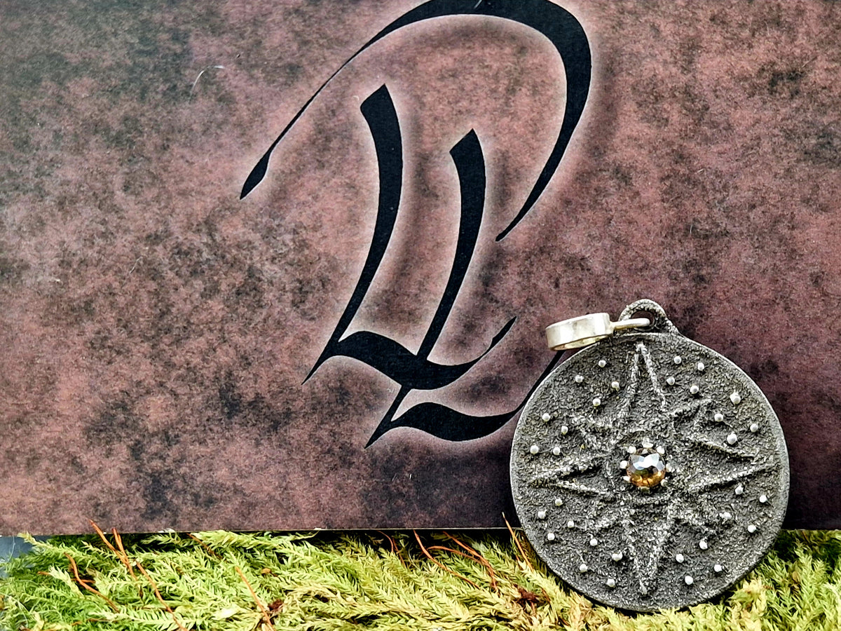 LeoLars-PABE Piraten Medaillon Design Anhänger aus 925er Silber mit braunen Diamant in Rosecut, geschwärzt, Windrose, Unikat, Handarbeit