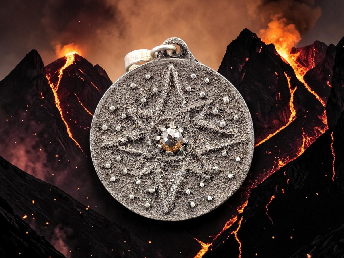 LeoLars-PABE Piraten Medaillon Design Anhänger aus 925er Silber mit braunen Diamant in Rosecut, geschwärzt, Windrose, Unikat, Handarbeit